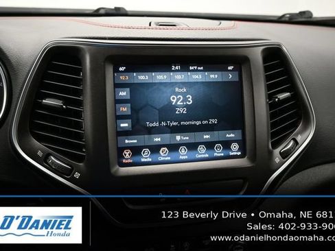Used 2020 Jeep Cherokee Trailhawk w/ Cold Weather Group AWD/4WD image 30