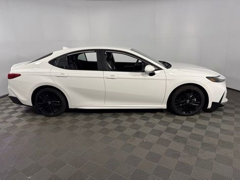 Used 2025 Toyota Camry SE image 10