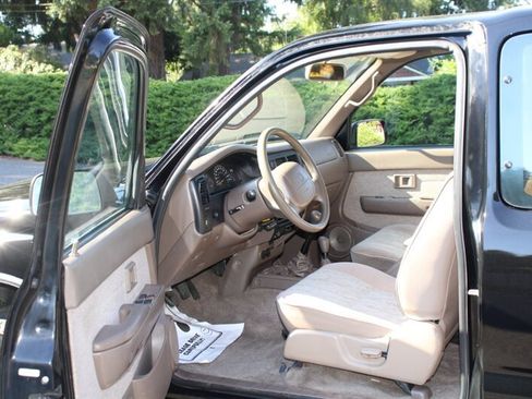 Used 1998 Toyota Tacoma 4x4 Xtracab w/ Convenience Pkg image 14