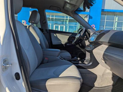 Used 2013 Toyota RAV4 EV image 36