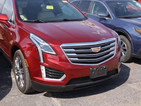 Used 2017 Cadillac XT5 Premium Luxury FWD image 2