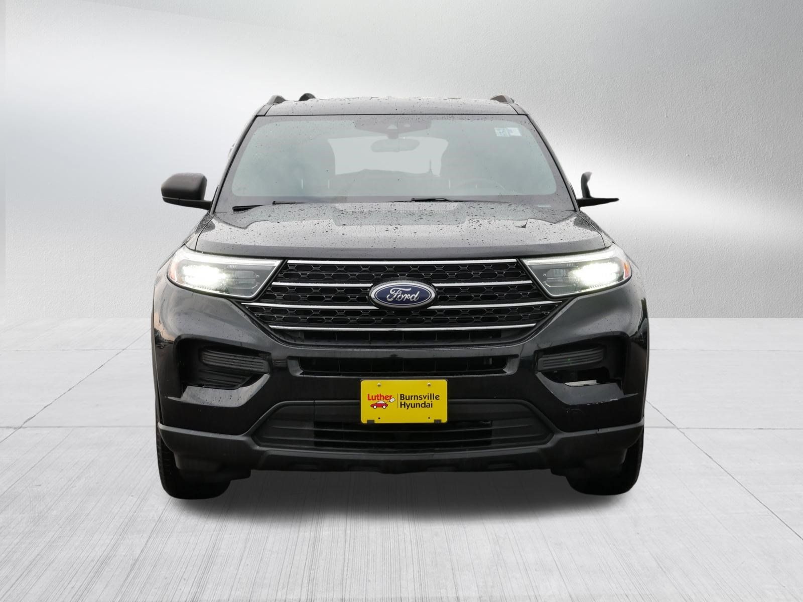 Used 2020 Ford Explorer XLT w/ Comfort Package AWD/4WD image 2