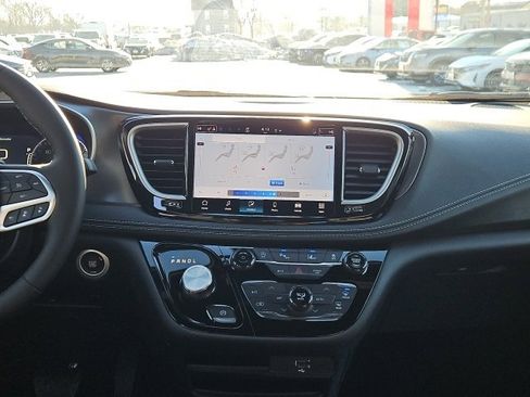 New 2026 Chrysler Pacifica Select image 26