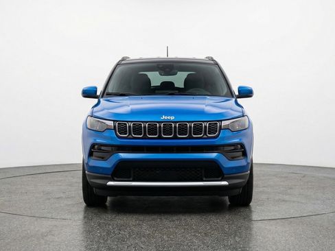 Used 2025 Jeep Compass Limited image 2