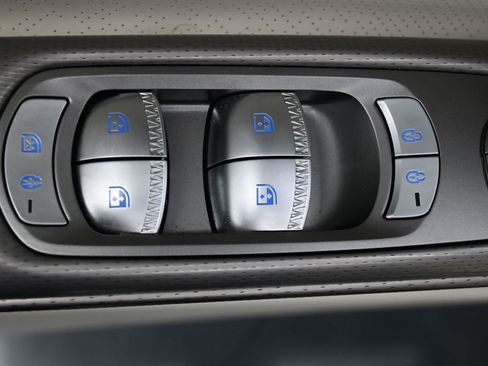 Used 2025 Genesis GV60 Advanced AWD/4WD image 20