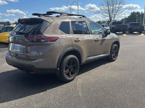 Used 2025 Nissan Rogue SV AWD/4WD image 6