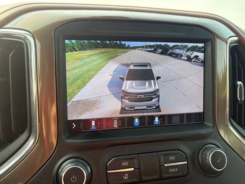 Used 2021 Chevrolet Silverado 1500 High Country w/ Technology Package AWD/4WD image 30