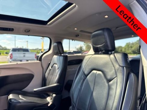 Certified 2019 Chrysler Pacifica Limited FWD image 6