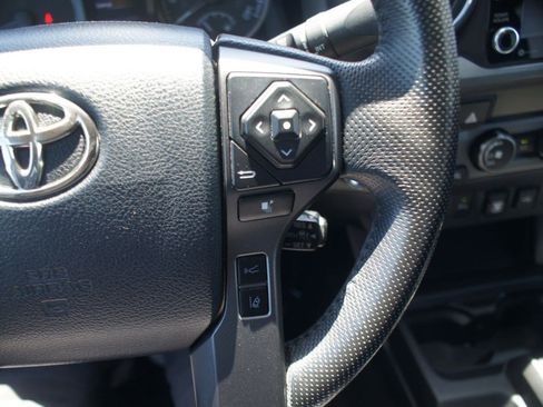 Used 2020 Toyota Tacoma TRD Off-Road w/ Technology Package AWD/4WD image 9