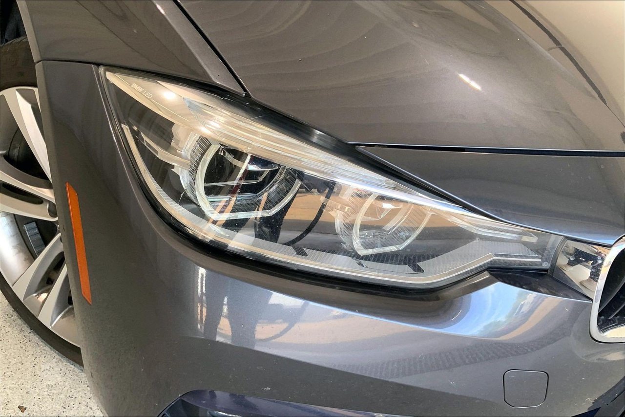 Used 2018 BMW 330i Sedan RWD image 12