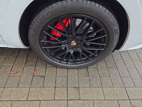 Used 2023 Porsche Cayenne GTS image 11