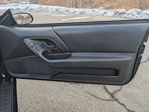 Used 2001 Chevrolet Camaro Z28 w/ SS Performance/Appearance Pkg image 75