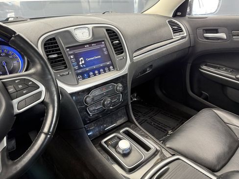 Used 2019 Chrysler 300 Limited image 5