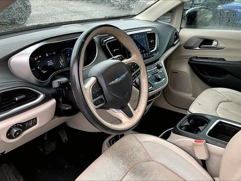 Used 2018 Chrysler Pacifica Limited w/ Advanced Safetytec Group FWD image 13