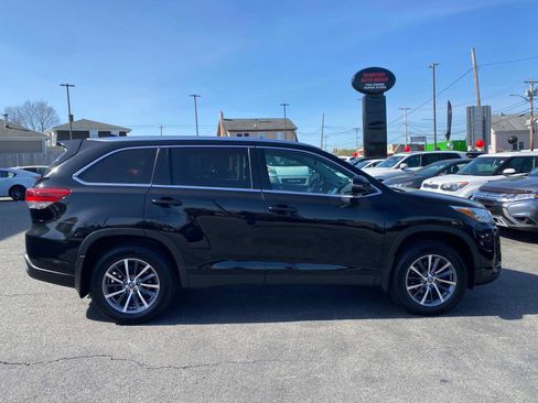 Used 2019 Toyota Highlander XLE image 7