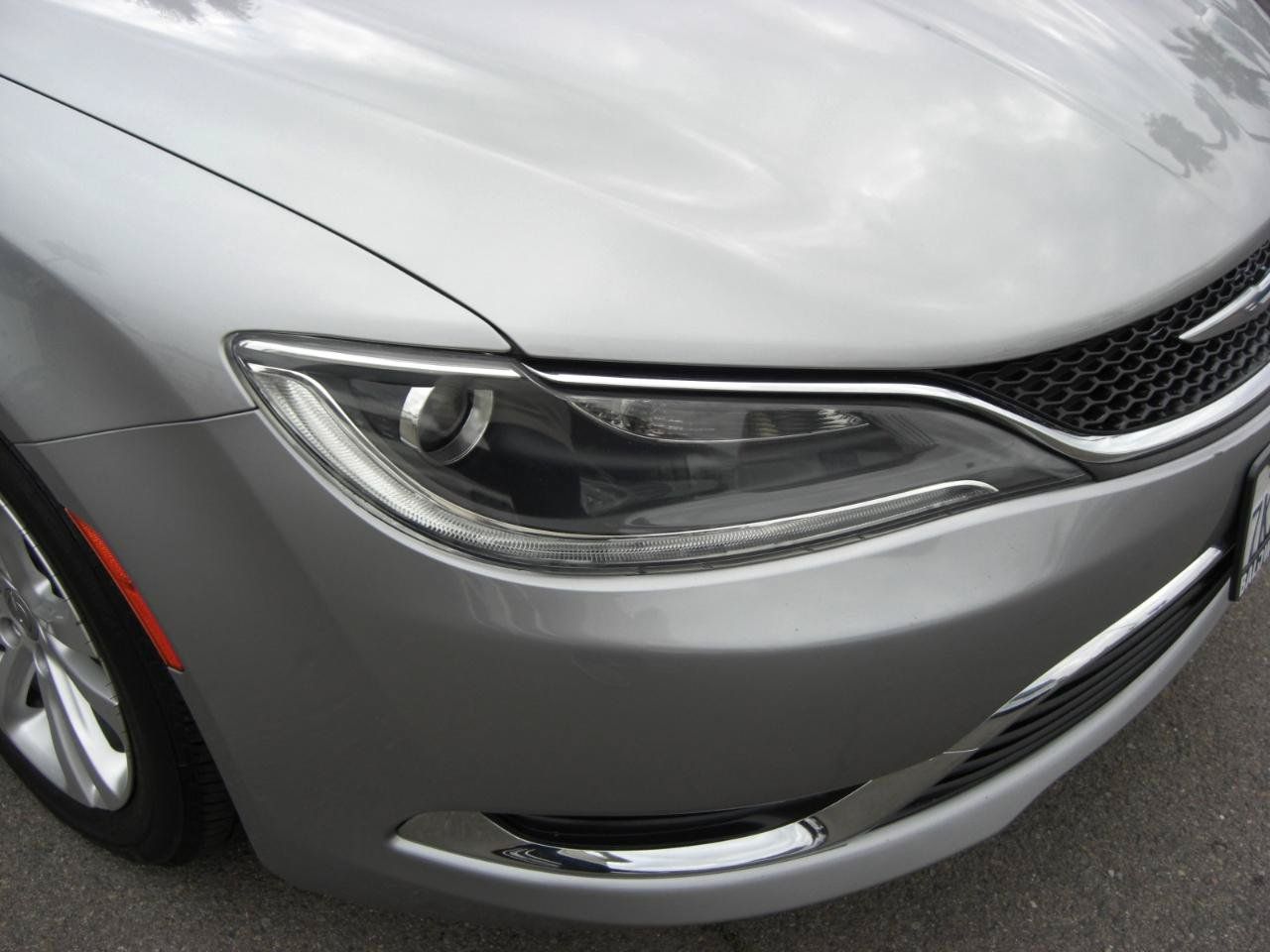 Used 2015 Chrysler 200 Limited FWD image 19