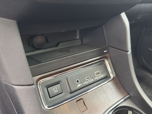 Used 2025 Subaru Ascent Touring AWD/4WD image 40