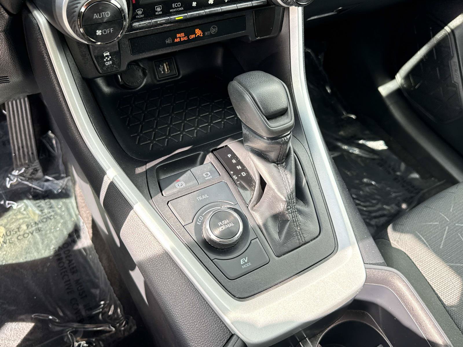 Used 2025 Toyota RAV4 XLE AWD/4WD image 21
