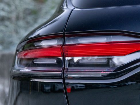 New 2026 Porsche Macan AWD/4WD image 18