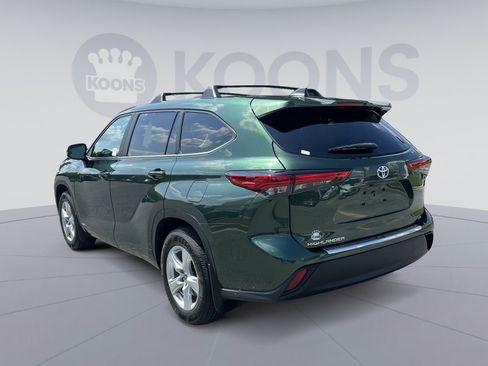 Used 2023 Toyota Highlander LE AWD/4WD image 4