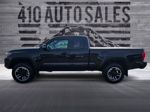 Used 2019 Toyota Tacoma TRD Off-Road w/ TRD Premium Off Road Package AWD/4WD image 7