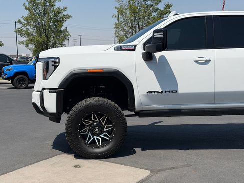 Used 2024 GMC Sierra 3500 AT4 w/ AT4 Premium Plus Package AWD/4WD image 10