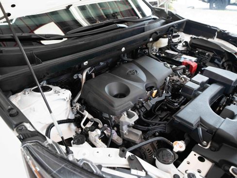 Used 2025 Toyota RAV4 XLE AWD/4WD image 32