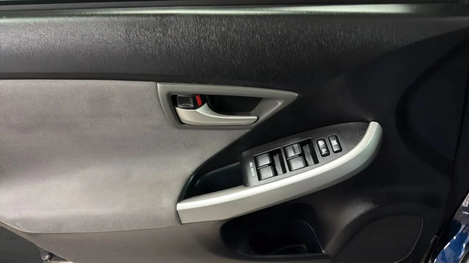 Used 2015 Toyota Prius Two FWD image 17