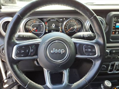 Used 2021 Jeep Gladiator Overland w/ Safety Group AWD/4WD image 11