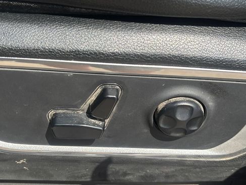 Used 2020 RAM 1500 Laramie AWD/4WD image 9