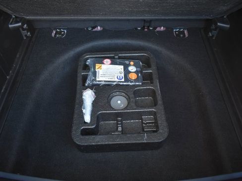 Used 2023 Jeep Compass Limited image 37