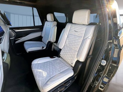 New 2026 Cadillac Escalade Platinum Sport w/ LPO, ONYX Package AWD/4WD image 10