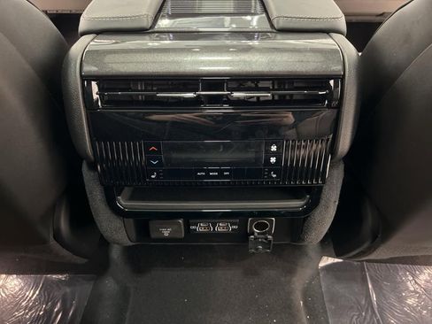 New 2024 Jeep Wagoneer 4WD w/ Premium Group I image 38