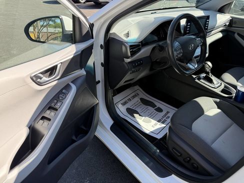 Used 2020 Hyundai Ioniq SEL image 17