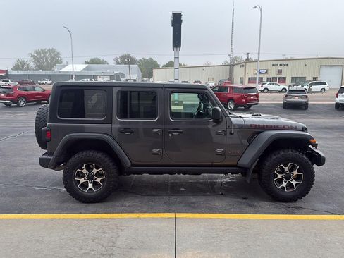 Used 2023 Jeep Wrangler Unlimited Rubicon w/ Cold Weather Group AWD/4WD image 6