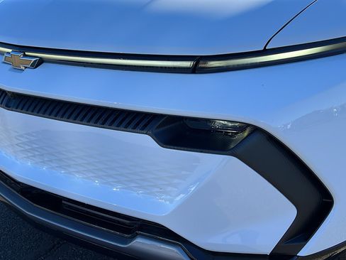 New 2026 Chevrolet Equinox EV LT w/ Convenience Package II AWD/4WD image 9