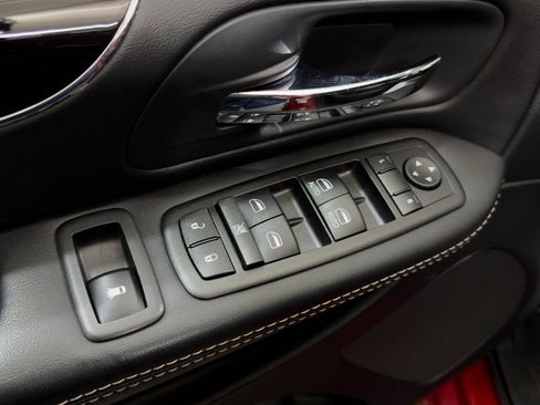 Used 2014 Dodge Grand Caravan SXT image 26