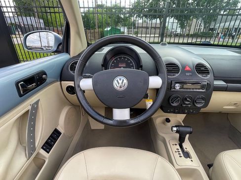 Used 2010 Volkswagen Beetle Convertible image 29