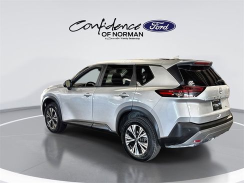 Used 2023 Nissan Rogue SV image 6