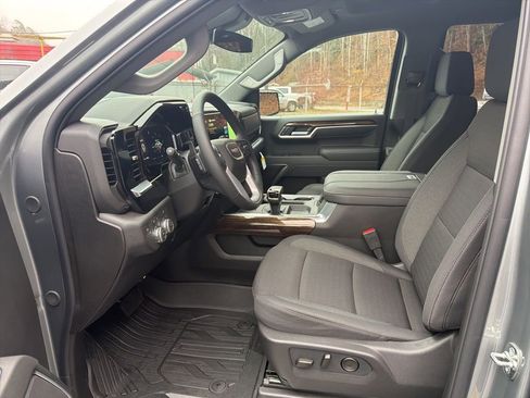New 2026 GMC Sierra 1500 Elevation image 8