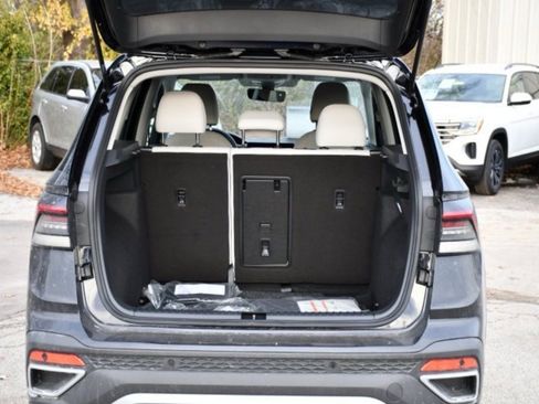 New 2026 Volkswagen Taos SE image 27