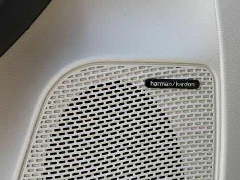 Used 2017 Chrysler Pacifica Limited image 14