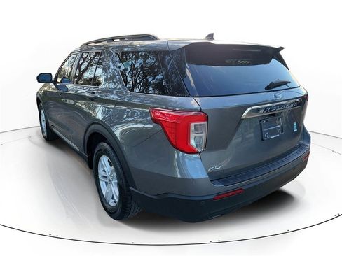 Used 2023 Ford Explorer XLT image 2