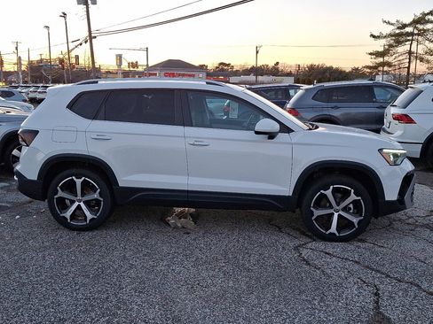 New 2025 Volkswagen Taos SEL AWD/4WD image 4