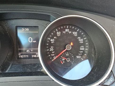 Used 2017 Volkswagen Jetta SE image 9