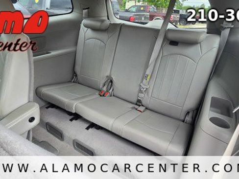 Used 2011 Buick Enclave CXL image 34