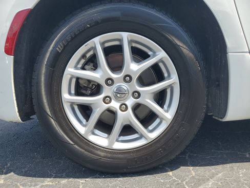 Used 2022 Chrysler Voyager LX image 7