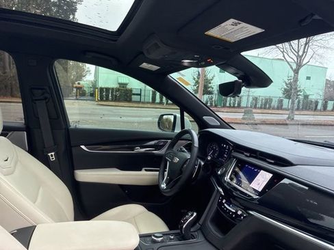 Used 2025 Cadillac XT6 Sport w/ Technology Package image 23