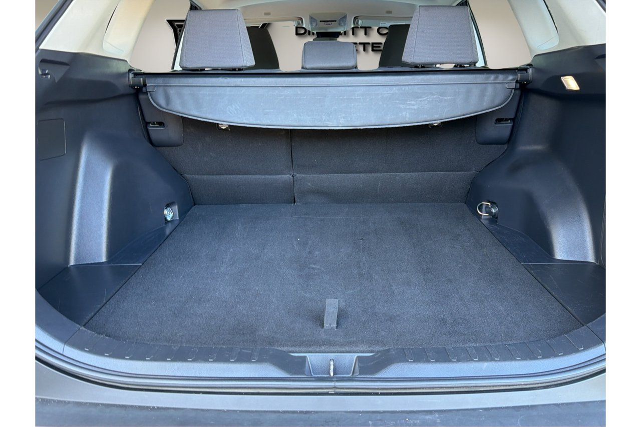 Used 2025 Toyota RAV4 XLE AWD/4WD image 18