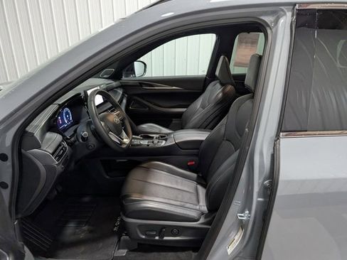 Used 2025 INFINITI QX60 Luxe w/ Black Edition image 17